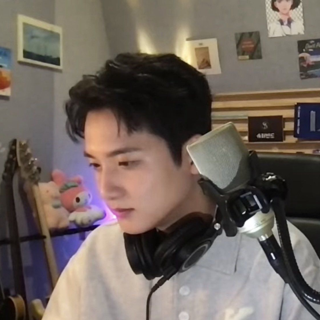 A moment captured by Shin Gwangil (LUCY)'s fan