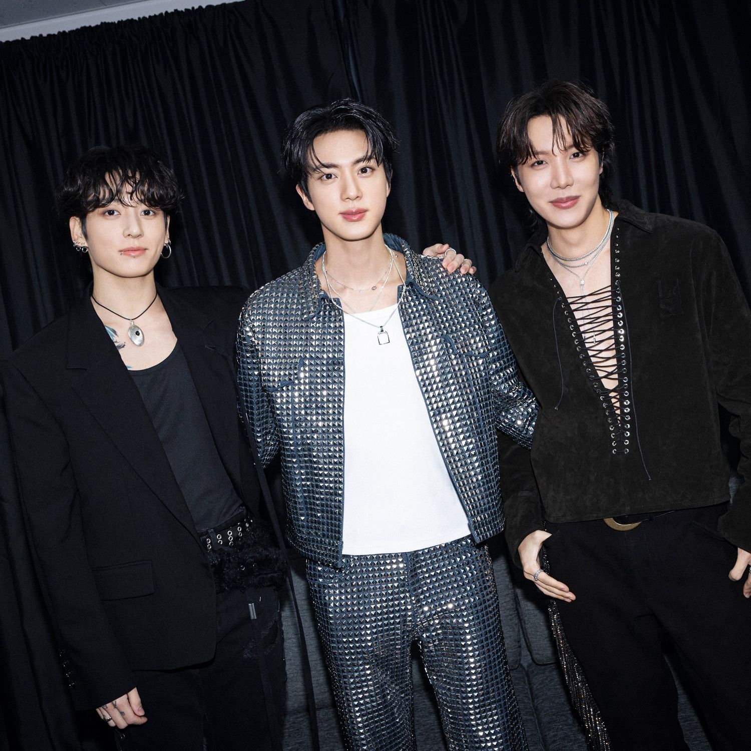 Behind-the-scenes cut of BTS