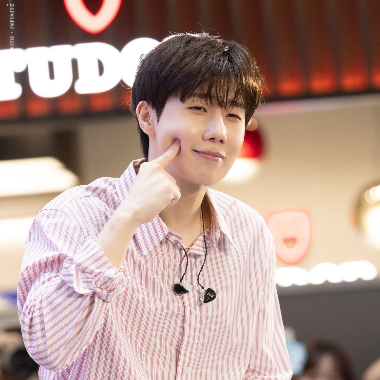 Behind-the-scenes cut of Sungkyu (INFINITE)