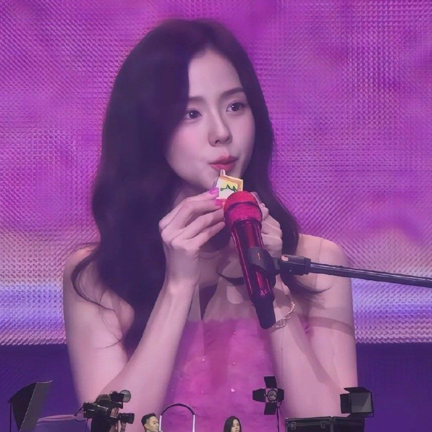Latest photo of Jisoo (BLACKPINK)