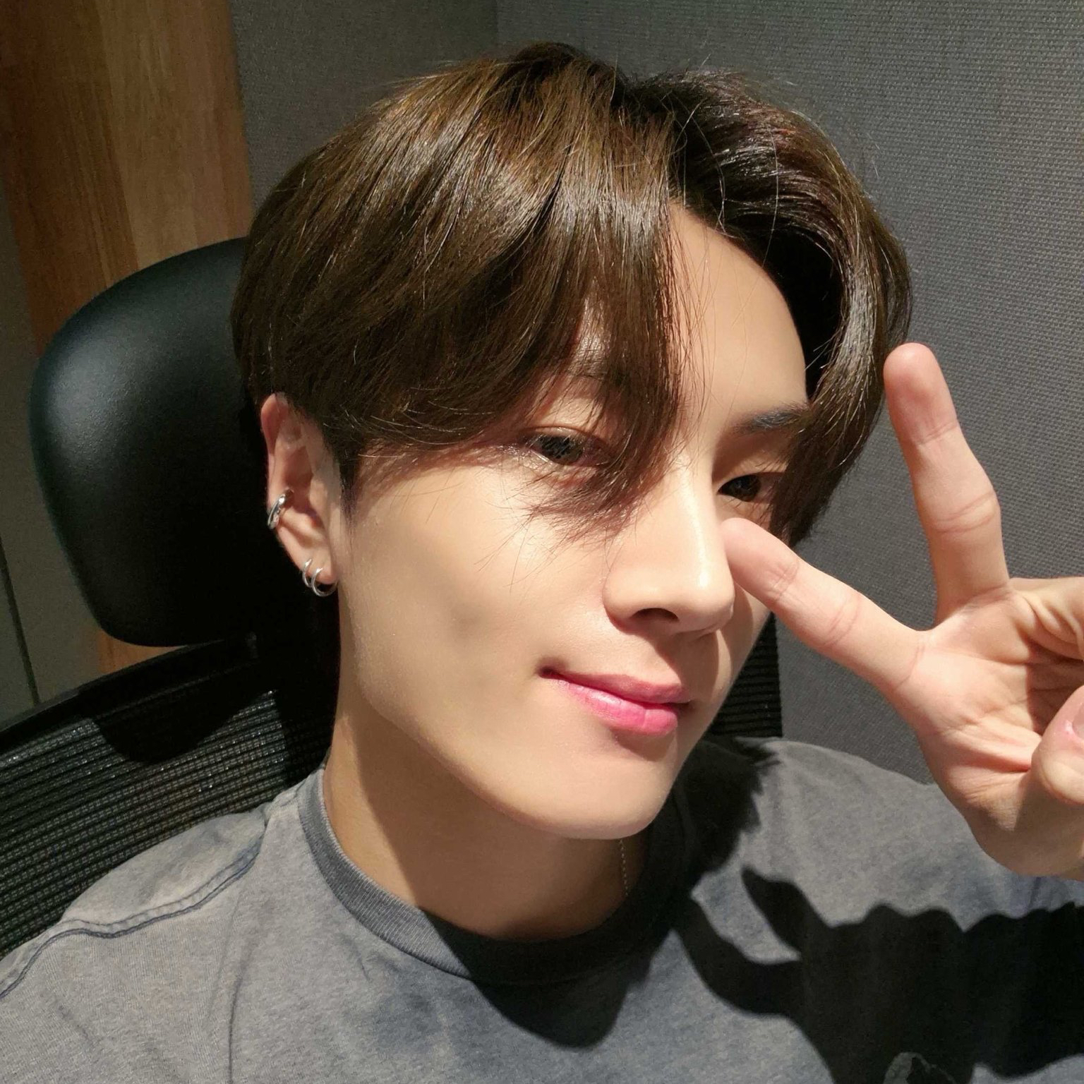 제이 (ENHYPEN)의 비하인드 컷