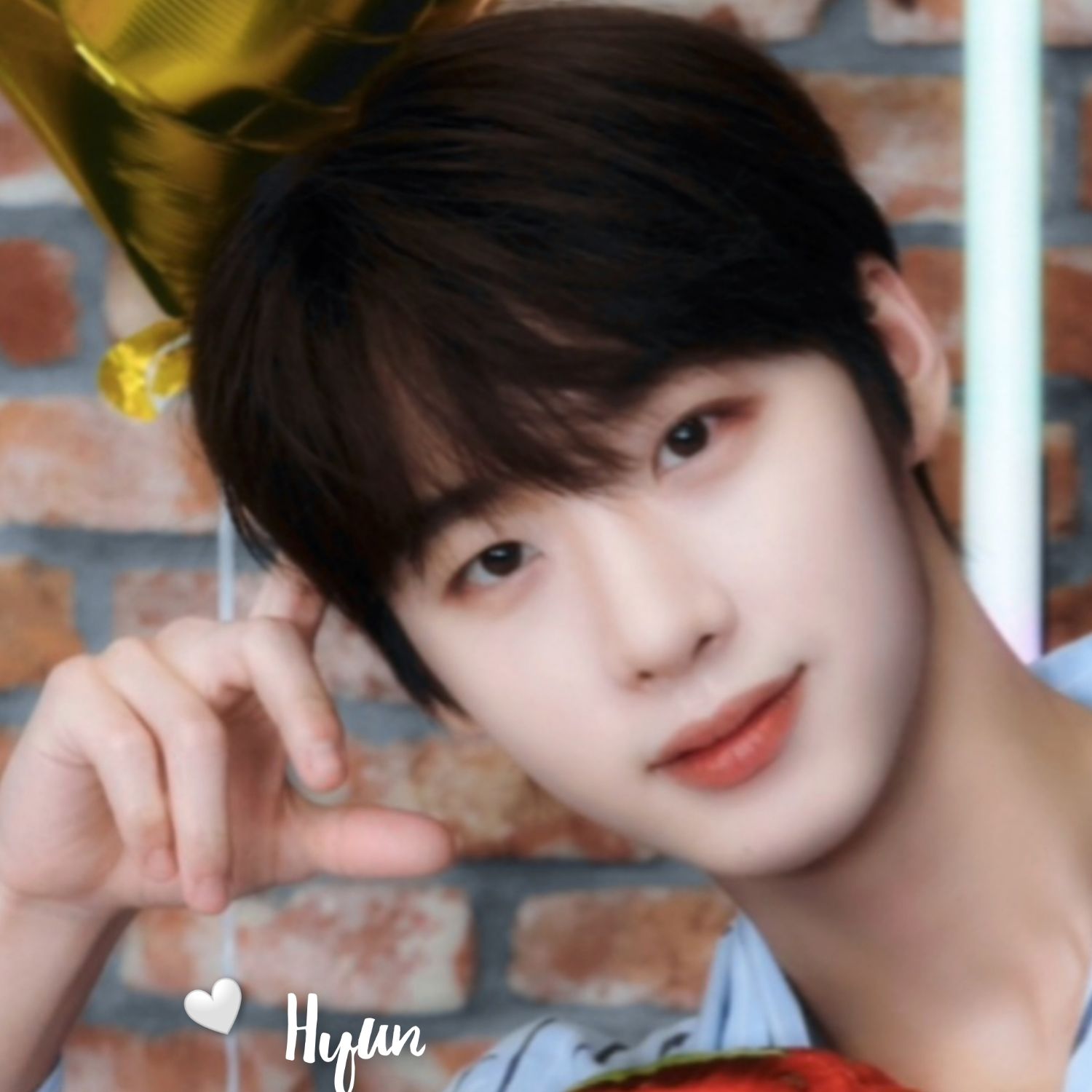 Behind-the-scenes cut of Hyun