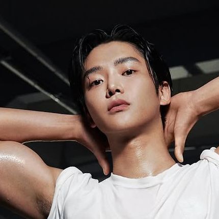 Behind-the-scenes cut of Rowoon