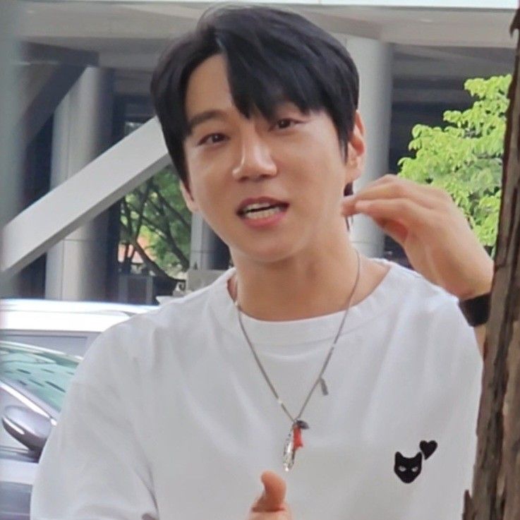 Latest photo of Hwang Chiyeol