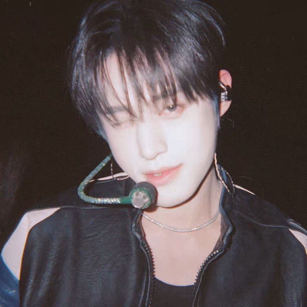 Recent activity shot of Kim Jiwoong (ZEROBASEONE)