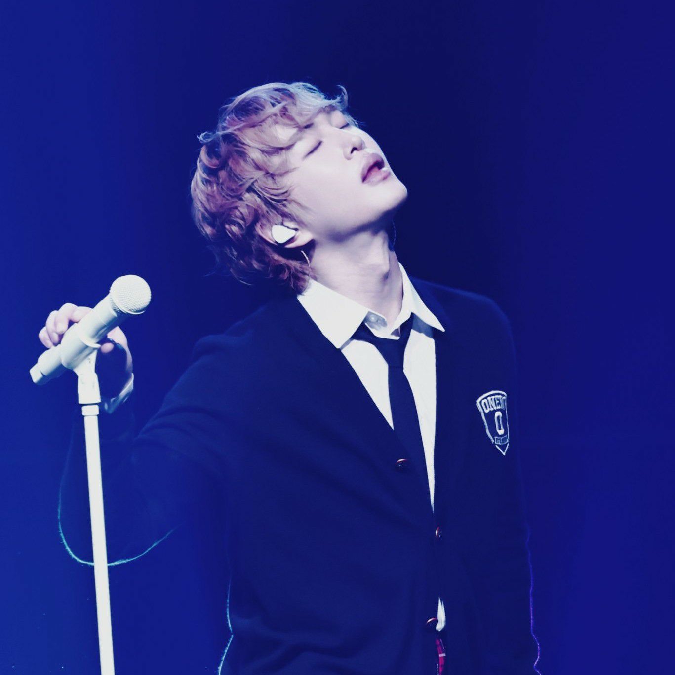 Behind-the-scenes cut of Onew (SHINee)