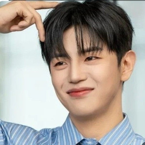 Shining profile picture of Donghun (A.C.E) on today's Choeaedol