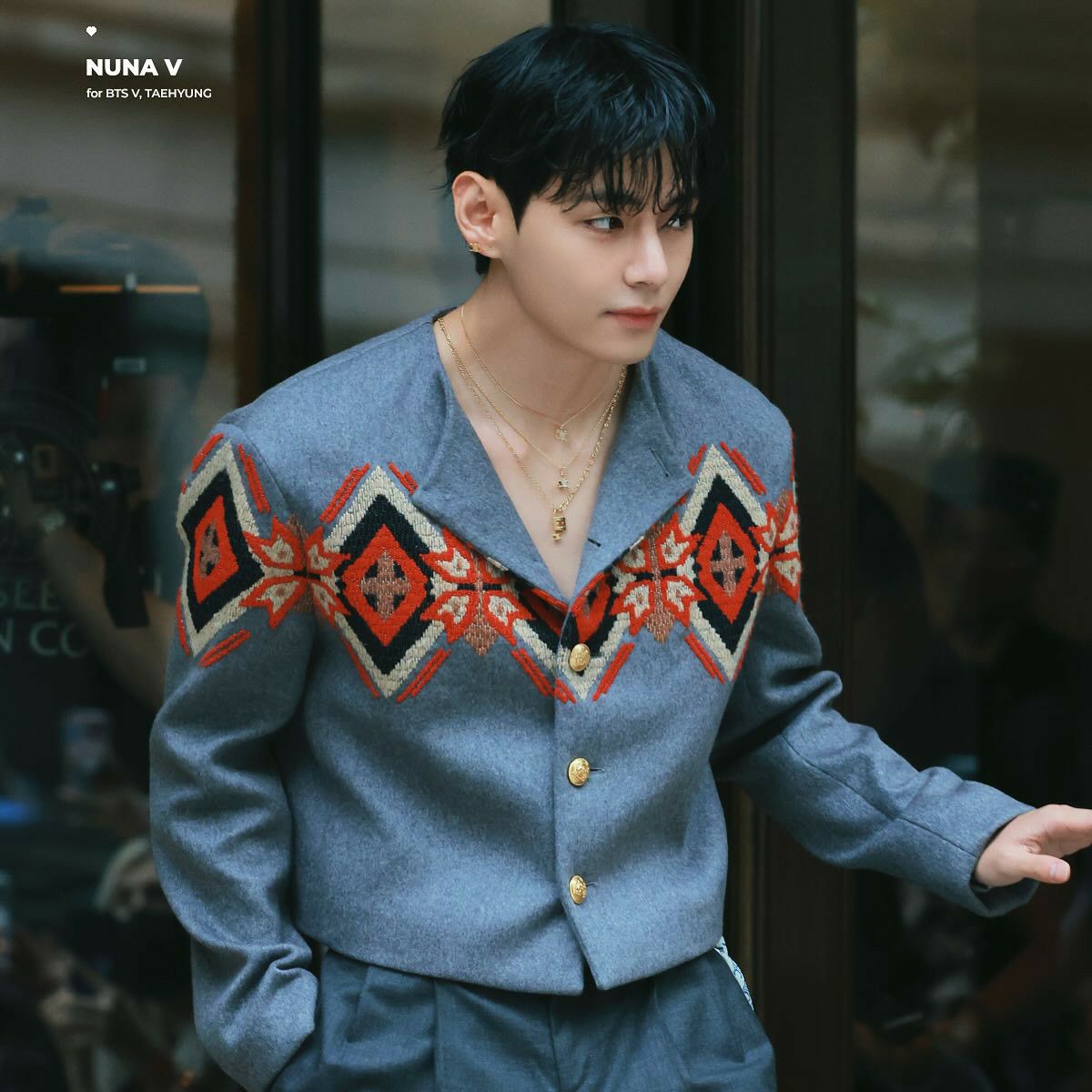 Behind-the-scenes cut of V (BTS)
