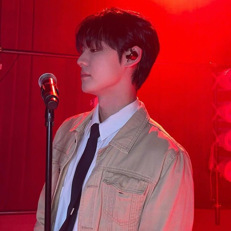 Latest photo of Chan (A.C.E)
