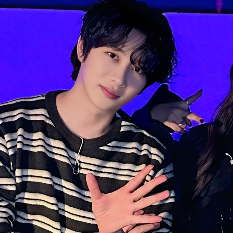 Behind-the-scenes cut of Heechul (Super Junior)