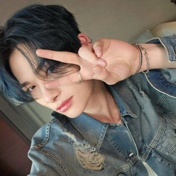 Foto aktivitas terbaru NI-KI (ENHYPEN)