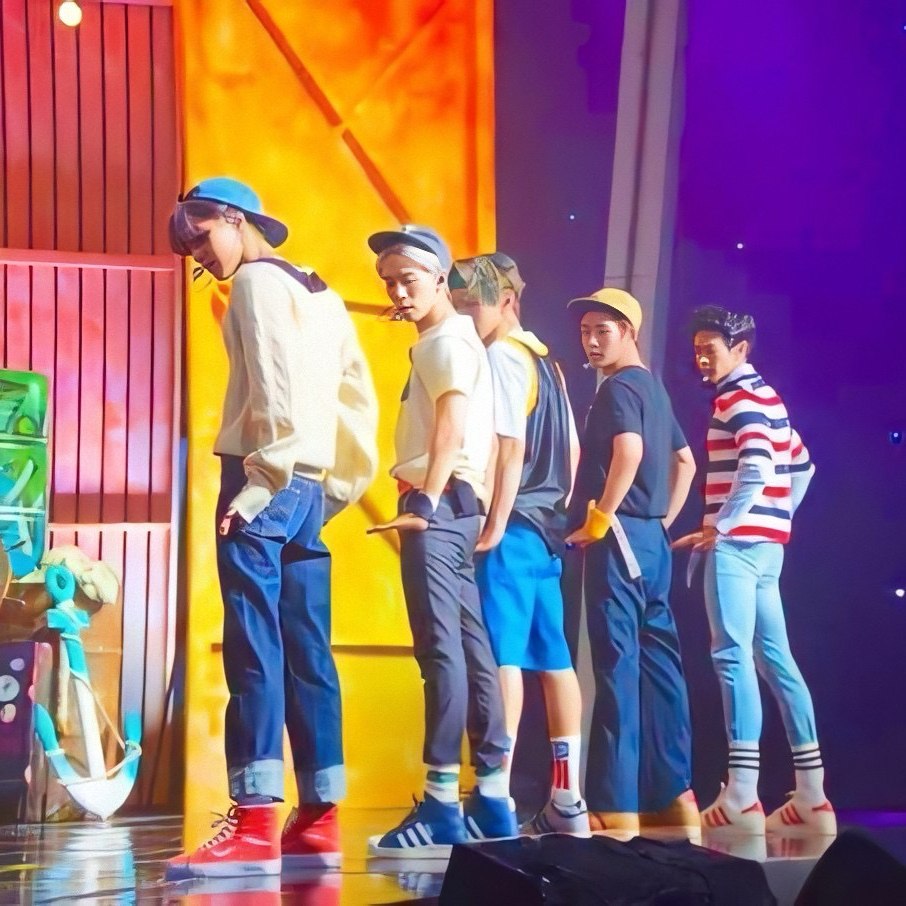 Behind-the-scenes cut of SHINee