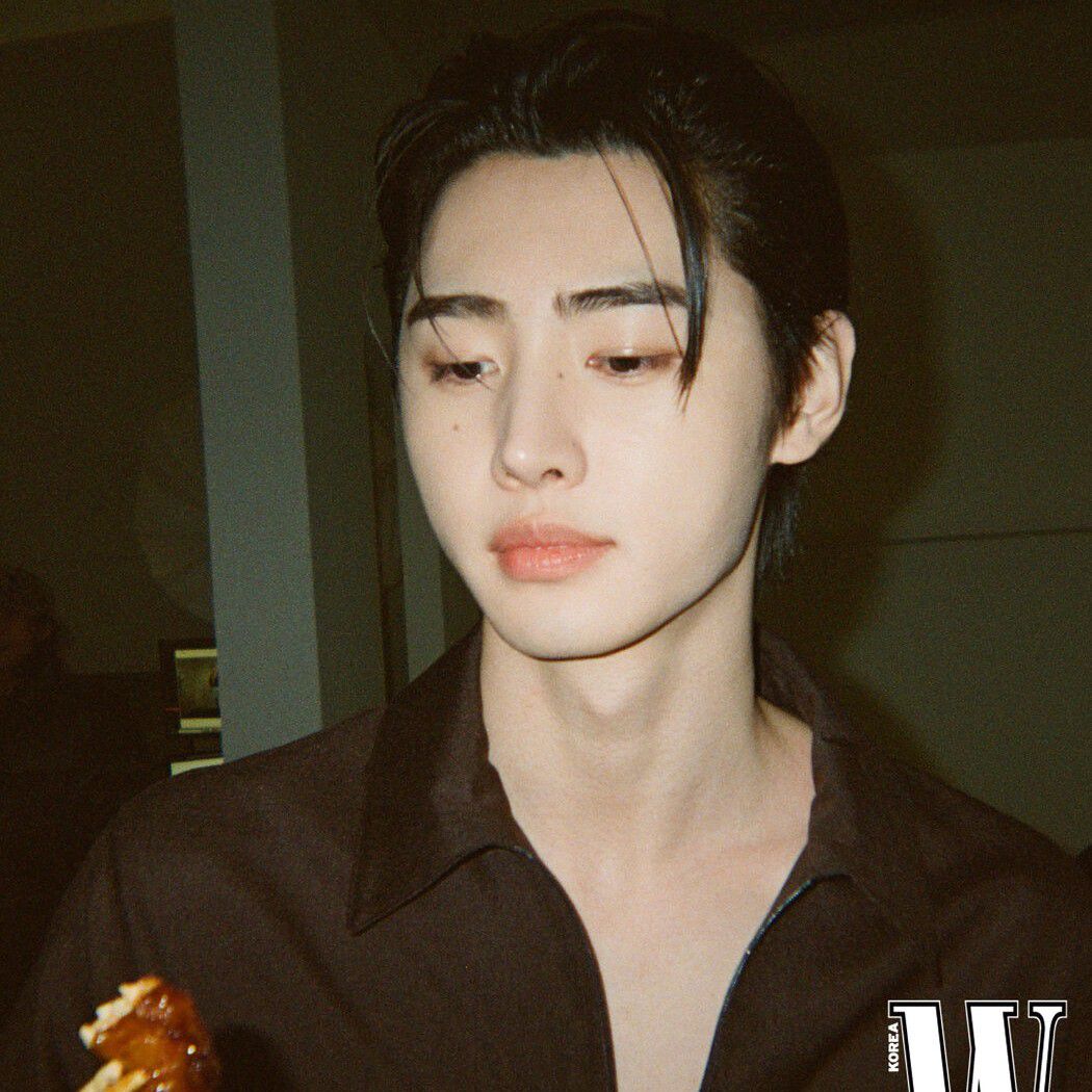 Latest photo of Sunghoon (ENHYPEN)
