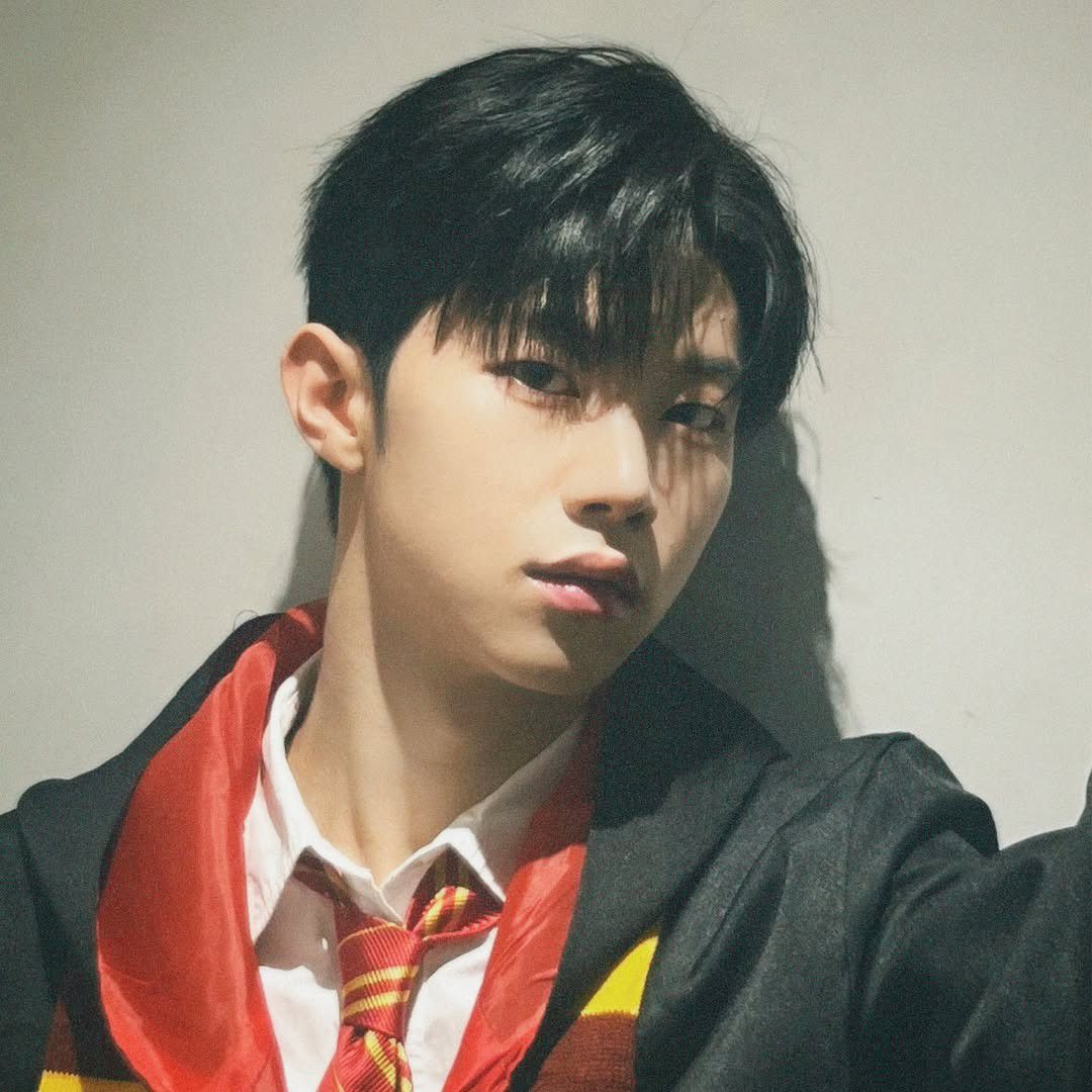 Behind-the-scenes cut of Hyunwoo (Xikers)