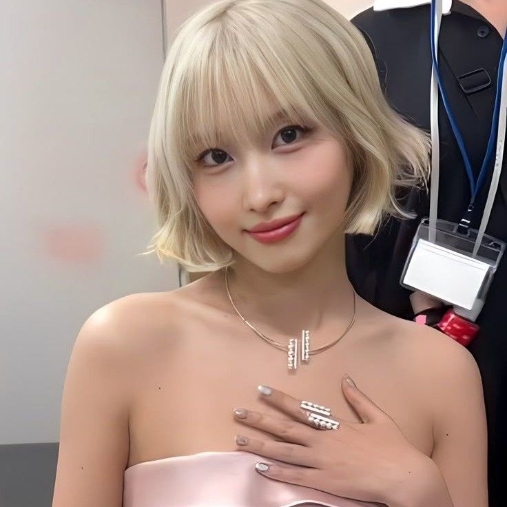 Recent activity shot of Momo (TWICE)