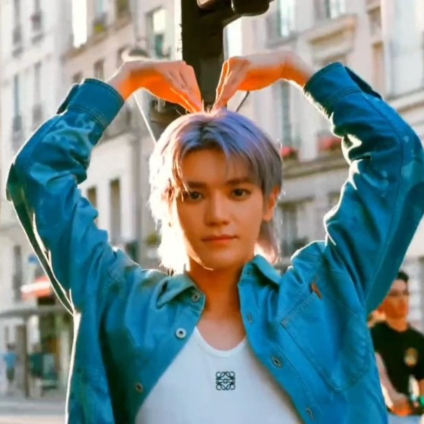 テヨン (NCT 127)の舞台裏ショット