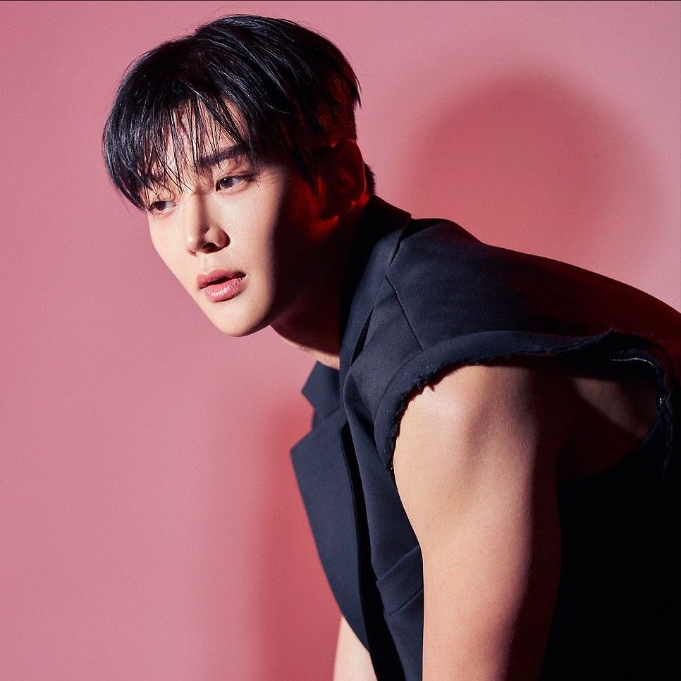 로운의 비하인드 컷