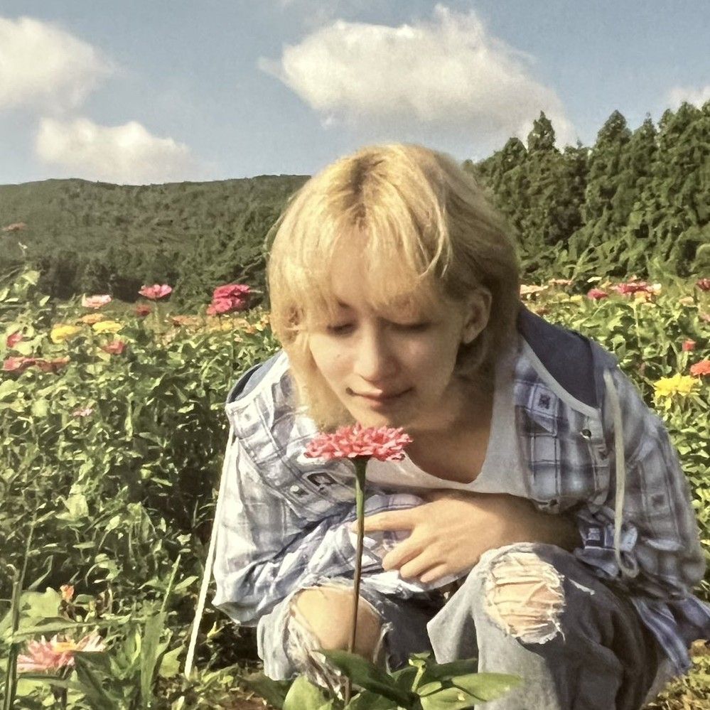A moment captured by Jeonghan (SEVENTEEN)'s fan