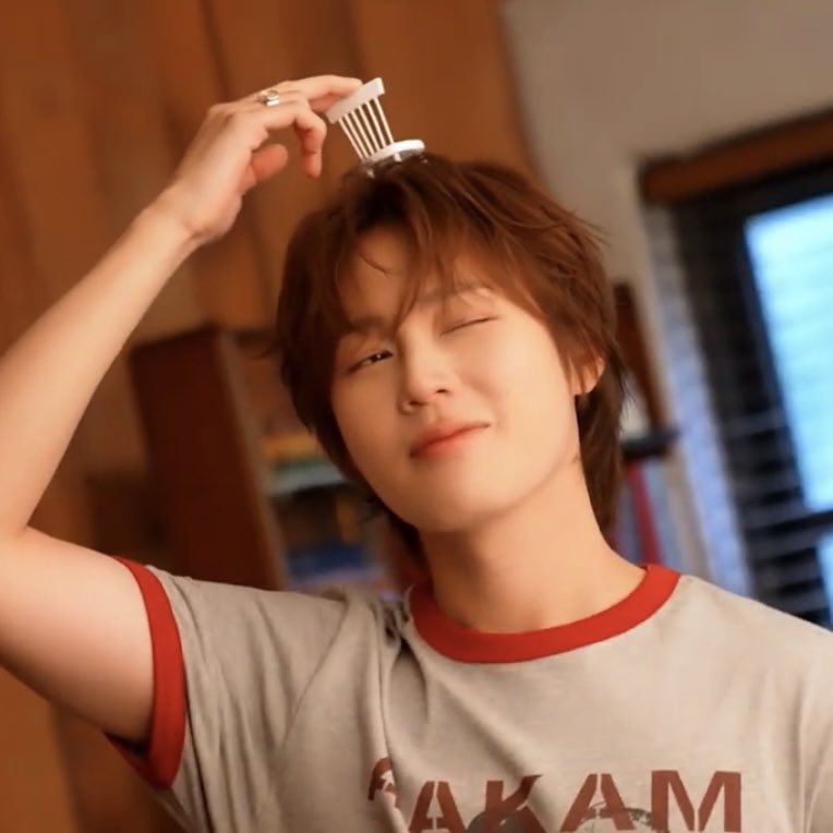 A moment captured by Ha Sungwoon's fan