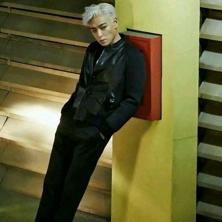 A moment captured by T.O.P's fan