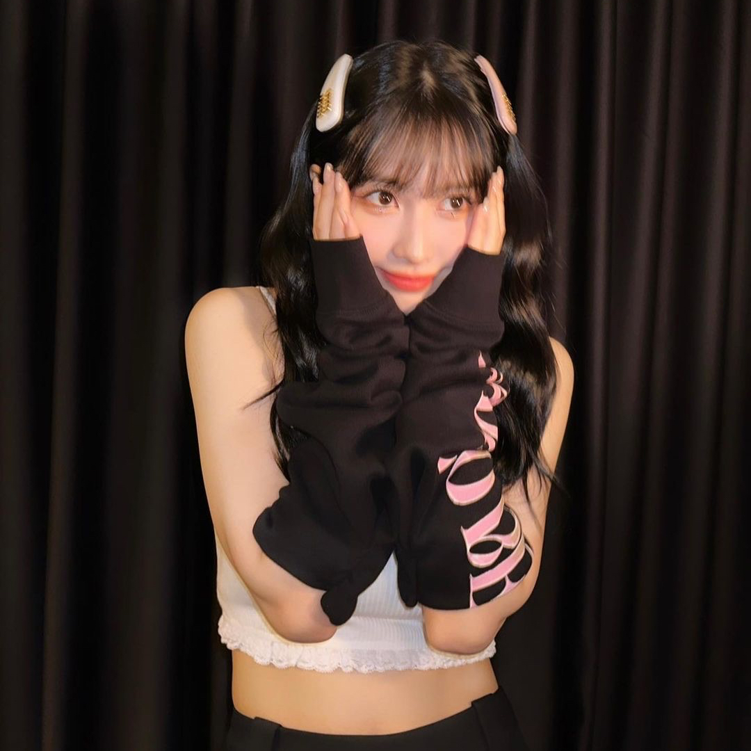Recent activity shot of Momo (TWICE)