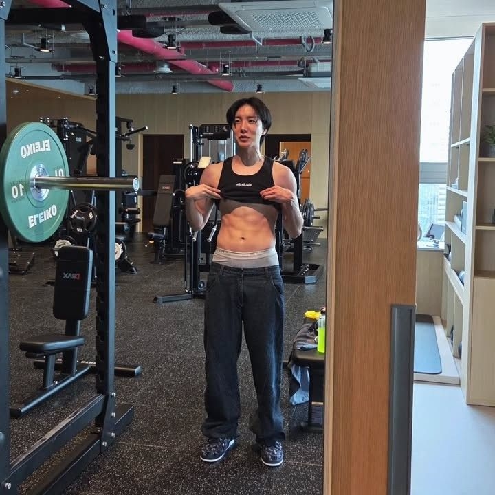 제이홉 (방탄소년단)의 최신 사진