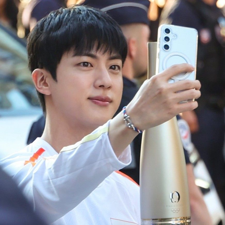 A moment captured by Jin (BTS)'s fan