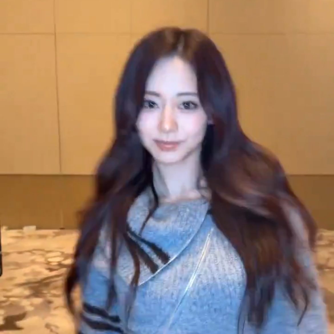 Foto aktivitas terbaru Tzuyu (TWICE)