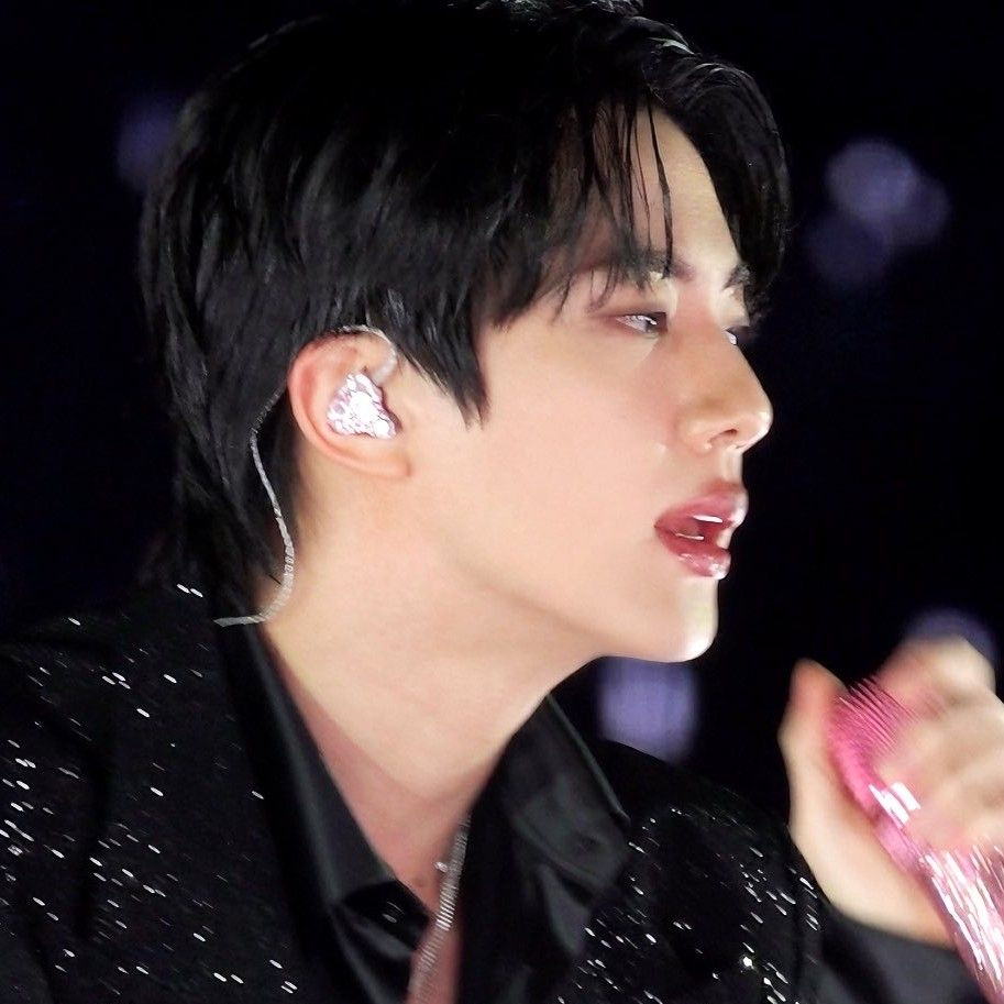 Behind-the-scenes cut of Jin (BTS)