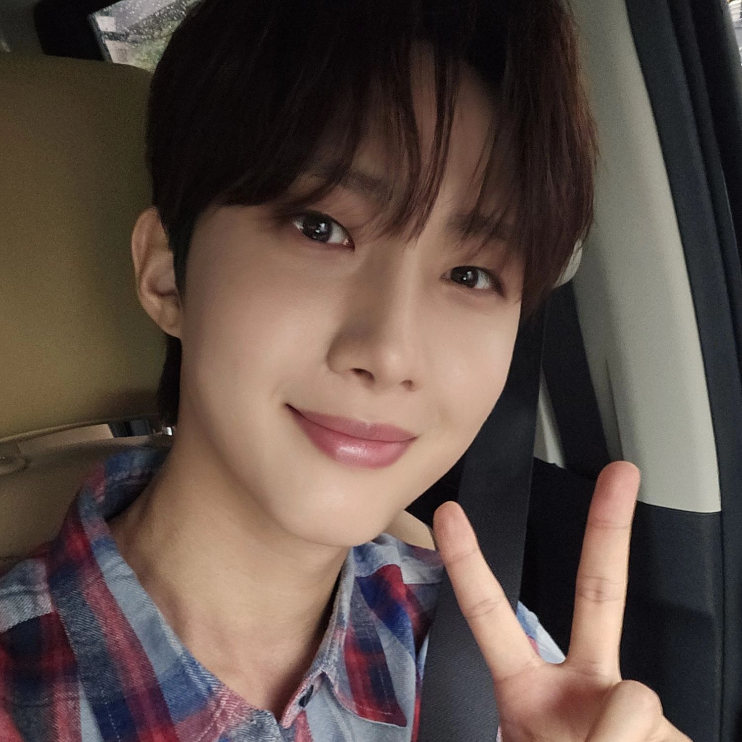 Behind-the-scenes cut of Hui (PENTAGON)