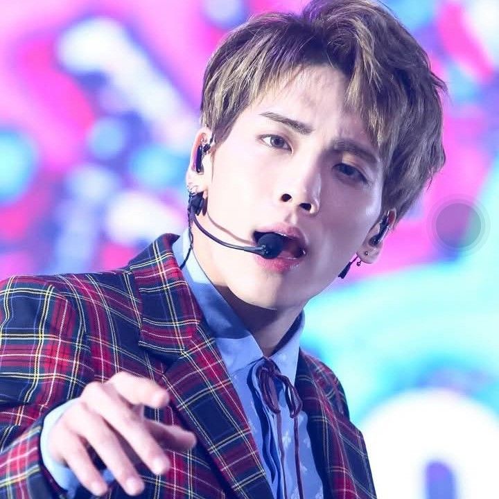 A moment captured by Jonghyun (SHINee)'s fan
