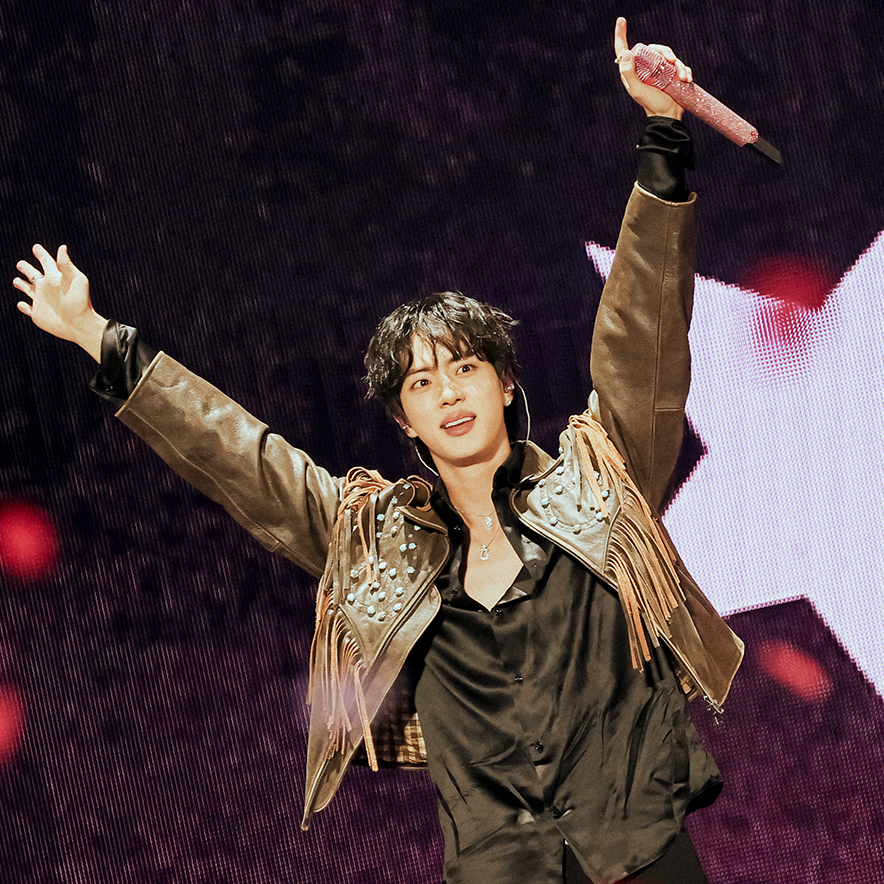 Momen yang diabadikan oleh penggemar Jin (BTS)