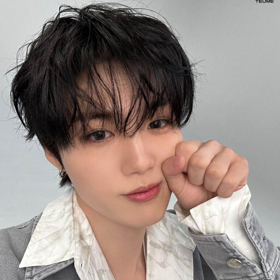 Recent activity shot of Doyoung (TREASURE)