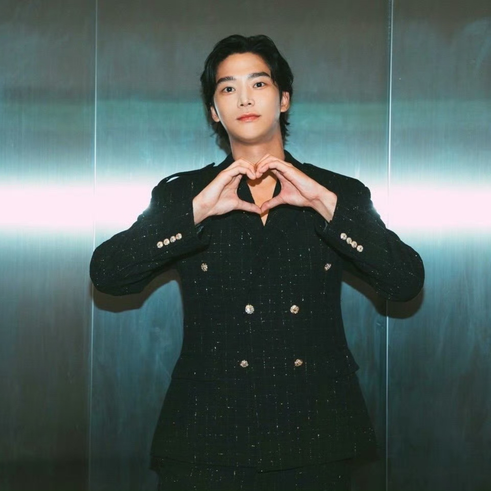 Behind-the-scenes cut of Rowoon