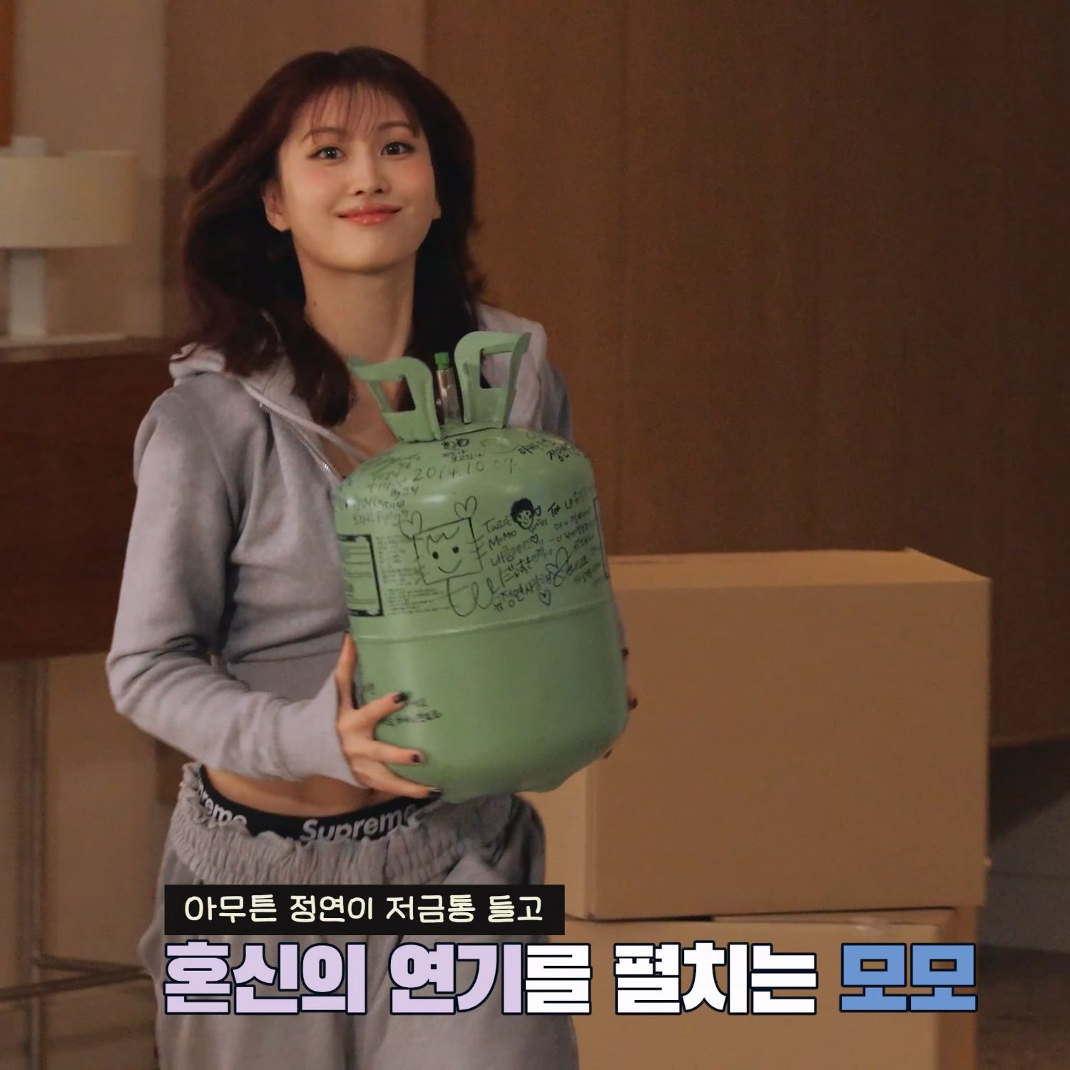 Behind-the-scenes cut of Momo (TWICE)