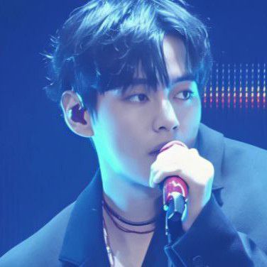 뷔 (방탄소년단) 최근 활동샷