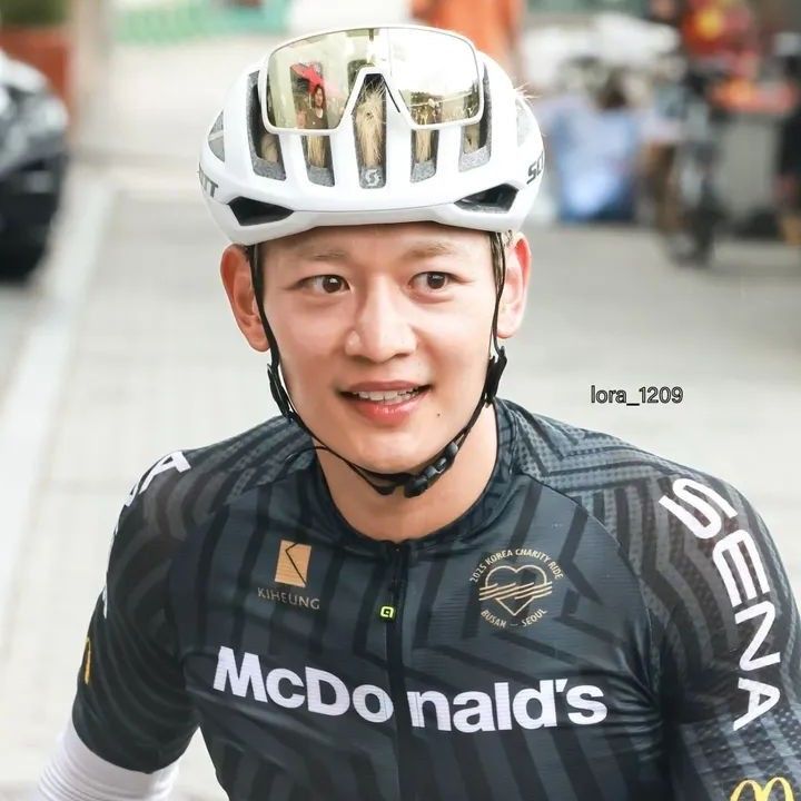 Behind-the-scenes cut of Minho (SHINee)