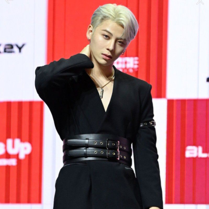 Louis (BLANK2Y)的幕后花絮