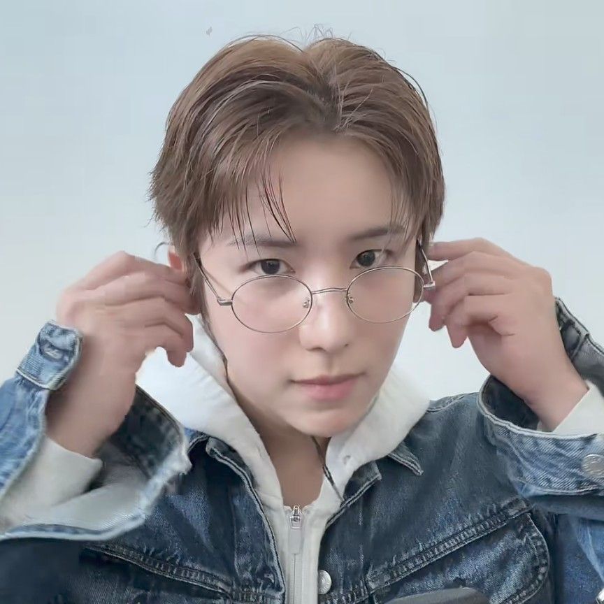 A moment captured by Wow (A.C.E)'s fan