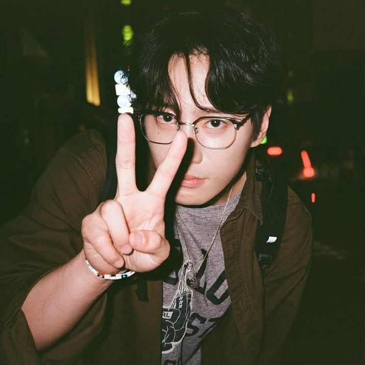 Behind-the-scenes cut of Lee Junyoung