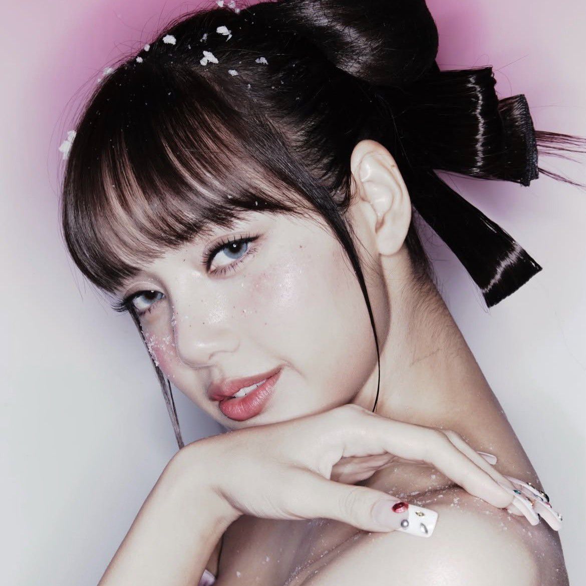 Behind-the-scenes cut of Lisa (BLACKPINK)