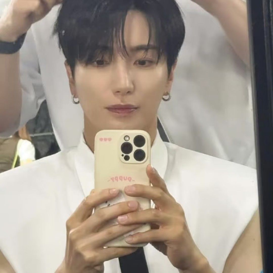 Recent activity shot of Leeteuk (Super Junior)