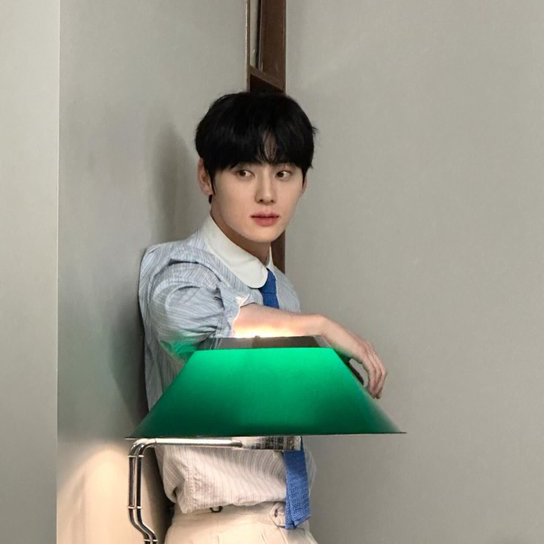 A moment captured by Hwang Minhyun's fan