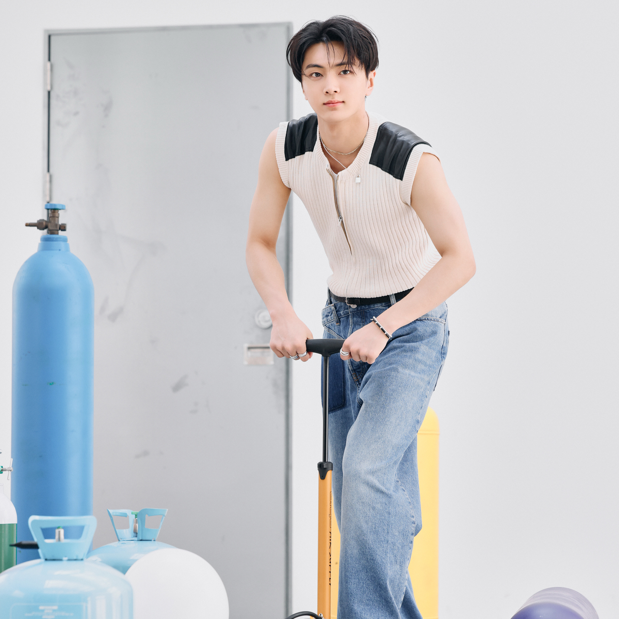 제이 (ENHYPEN)의 비하인드 컷