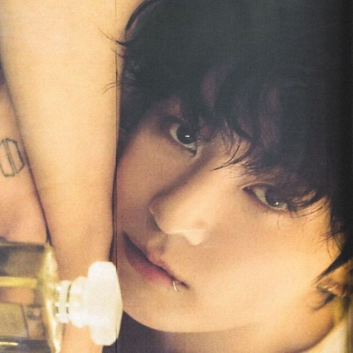 Foto aktivitas terbaru Jungkook (BTS)