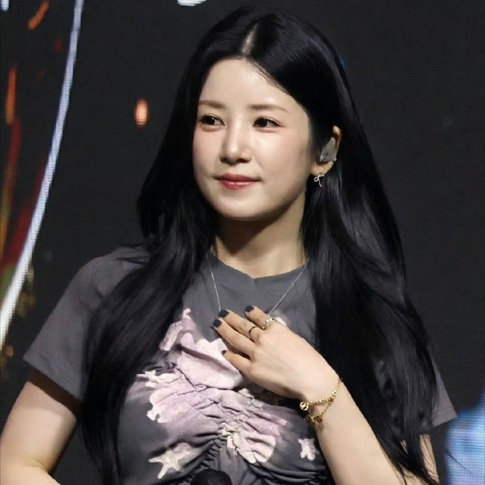 Latest photo of Park Chorong (Apink)