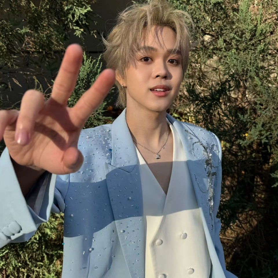 A moment captured by THI-O (NexT1DE)'s fan