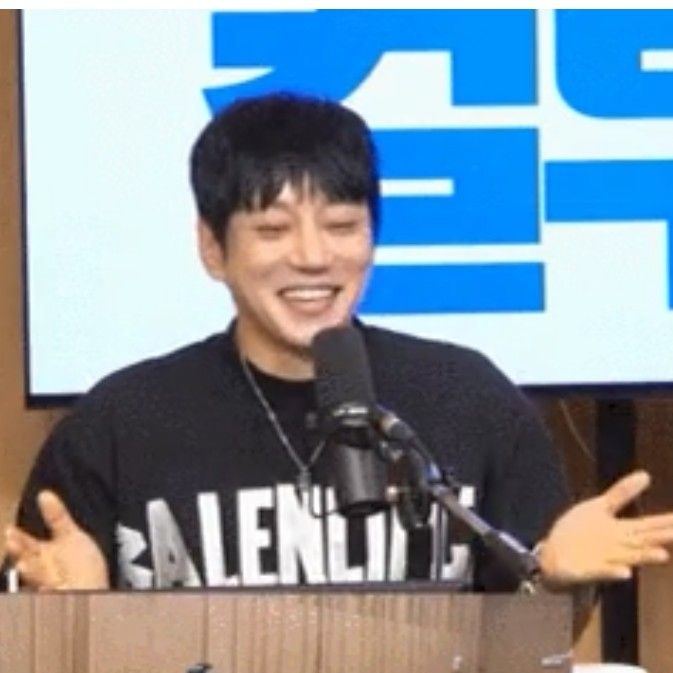 Behind-the-scenes cut of Hwang Chiyeol