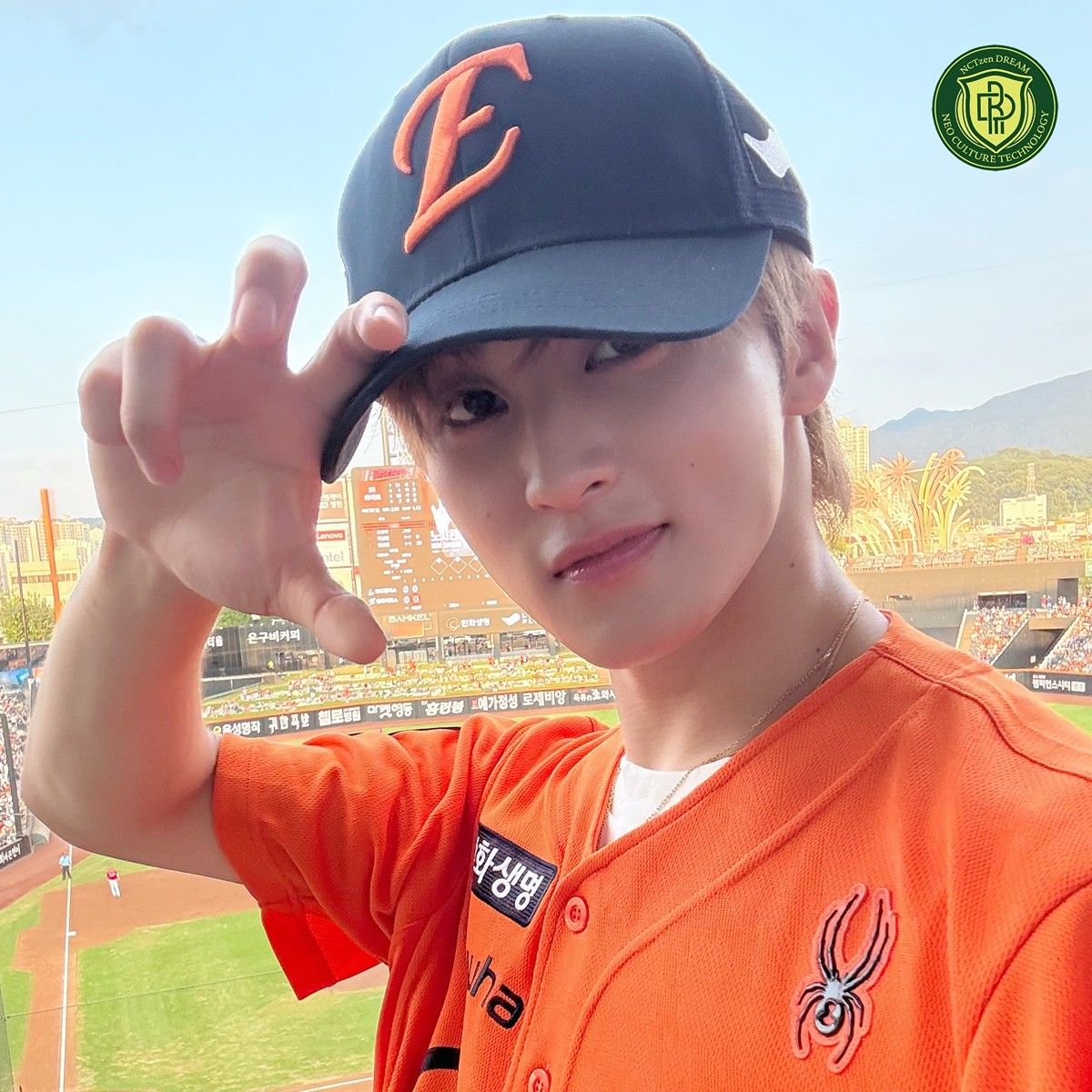 Behind-the-scenes cut of Mark (NCT 127, NCT DREAM)