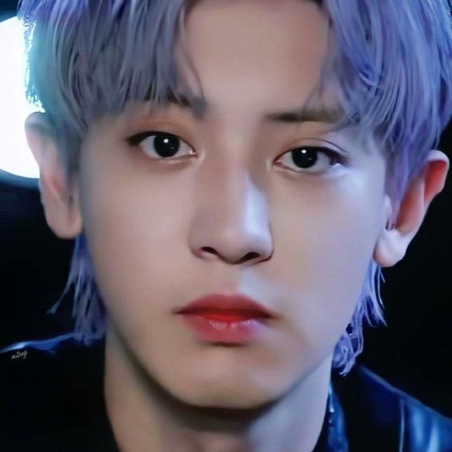 Recent activity shot of Chanyeol (EXO)